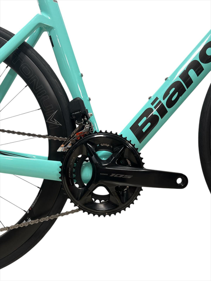 Bianchi Oltre Race 105 Di2 upgrade manubrio e ruote