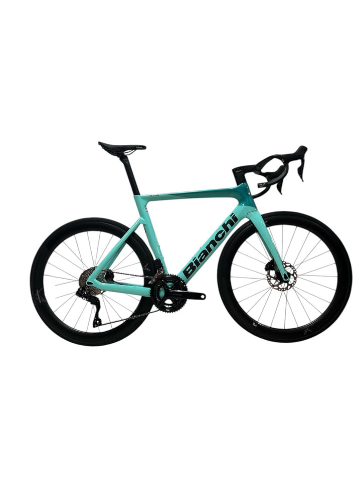 Bianchi Oltre Race 105 Di2 upgrade manubrio e ruote